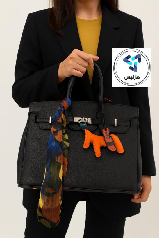 کیف زنانه مشکی هرمس با اسکارف و اکسسوری خاص این برند در ابعاد 33*30 سانتی متر