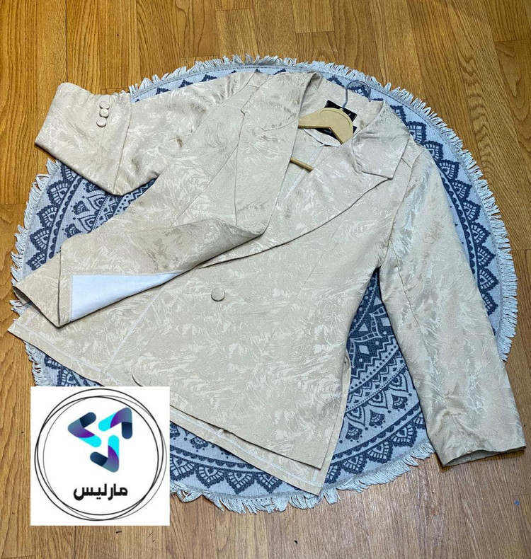 کت زنانه مارلیس یقه انگلیسی بغل چاکدار جلو باز کتان طرح دار با قد 70 سانتی متر